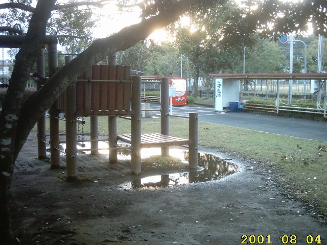 park-hitotsugaoka-park-morning-7am-oct-2004.jpg